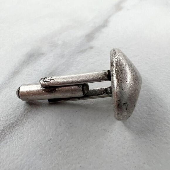 Vintage Silver Tone Wavy Oval Single Cufflink - Picture 5 of 5